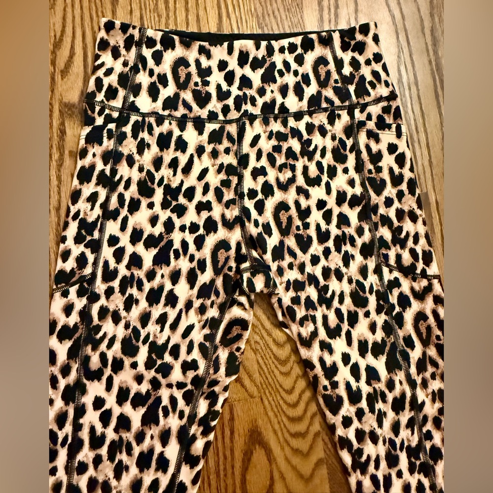 Victoria’s Secret Leopard Print Women’s Leggings - Picture 3 of 6